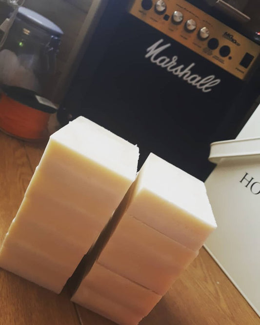 How to Use Solid Deodorant (Natural & Plastic-Free Guide)